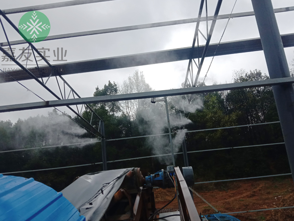 葛洲坝集团黄石项目部修高速路安装制砂场喷雾降尘系统1